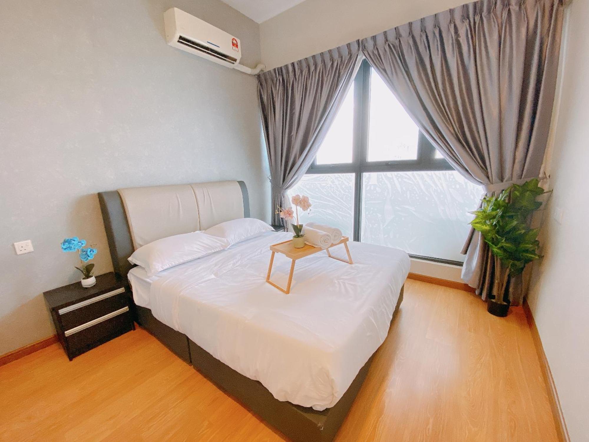 Pangsapuri Seafront Country Garden Danga Bay By Lions Bay *